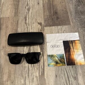 RAEN WEST Black Sunglasses with Case